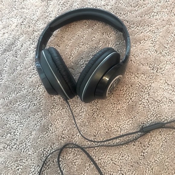 Black Panther theme Over the Ear Headphones - Picture 2 of 6